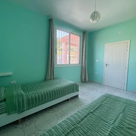 Eli's House * فلورا